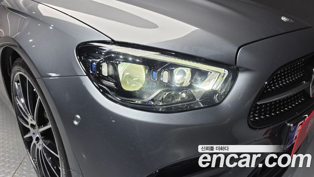 Mercedes-Benz E-Class 2023 — photo 8