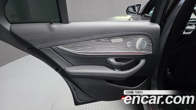 Mercedes-Benz E-Class 2023 — photo 15