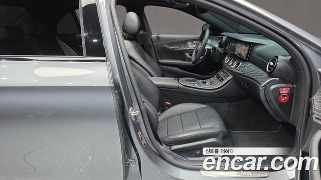 Mercedes-Benz E-Class 2023 — photo 16