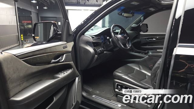 Cadillac Escalade 2019 — photo 13