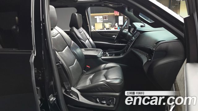Cadillac Escalade 2019 — photo 17