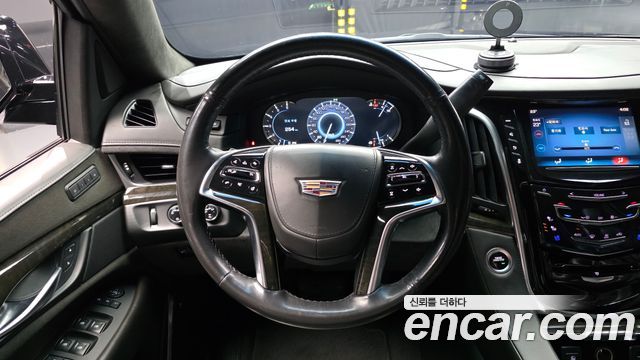 Cadillac Escalade 2019 — photo 19
