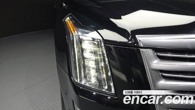 Cadillac Escalade 2019 — photo 8