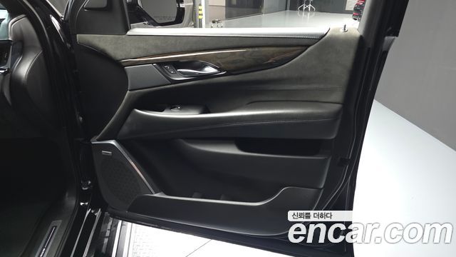 Cadillac Escalade 2019 — photo 14