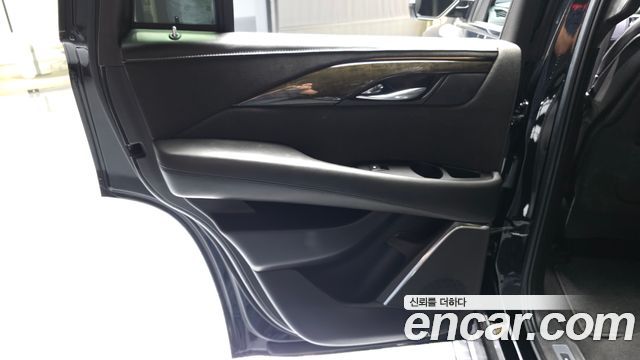 Cadillac Escalade 2019 — photo 15