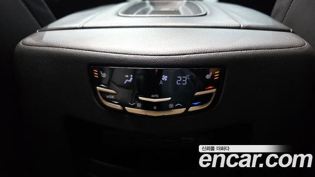 Cadillac Escalade 2019 — photo 27