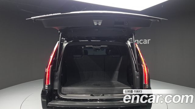 Cadillac Escalade 2019 — photo 28