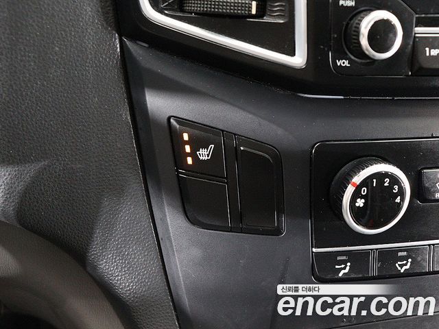 Hyundai Starex 2017 — photo 9