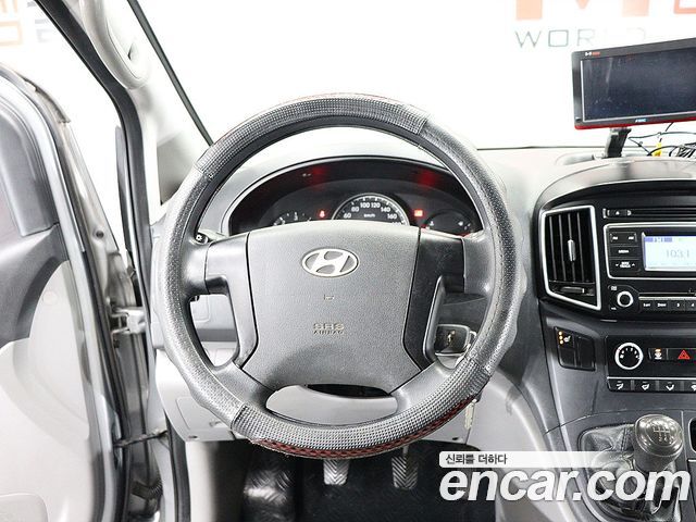 Hyundai Starex 2017 — photo 10