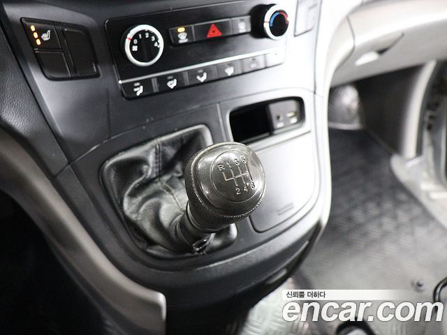 Hyundai Starex 2017 — photo 11