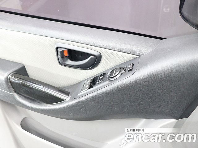 Hyundai Starex 2017 — photo 13