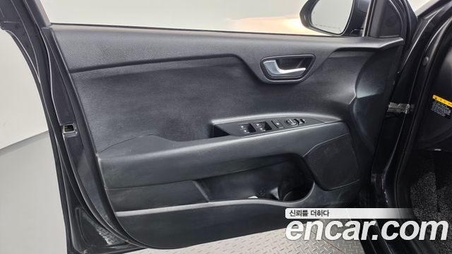 Kia Stonic 2018 — photo 14
