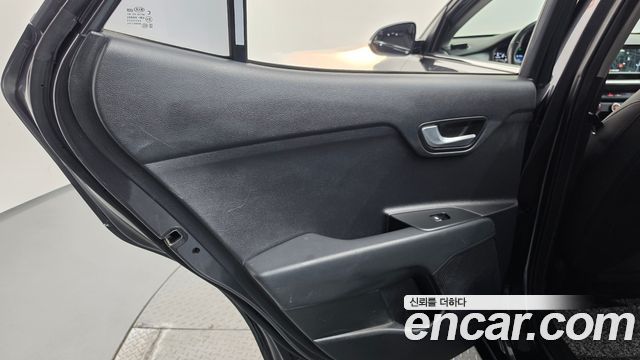 Kia Stonic 2018 — photo 15