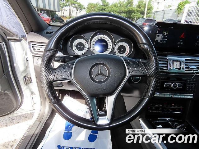 Mercedes-Benz E-Class 2015 — photo 8