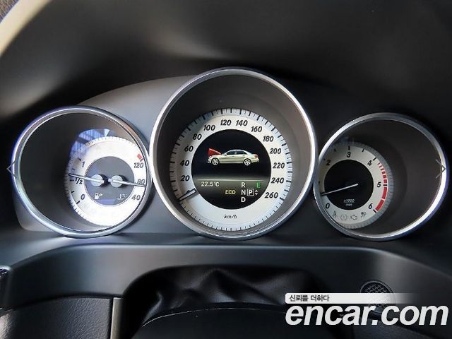 Mercedes-Benz E-Class 2015 — photo 9