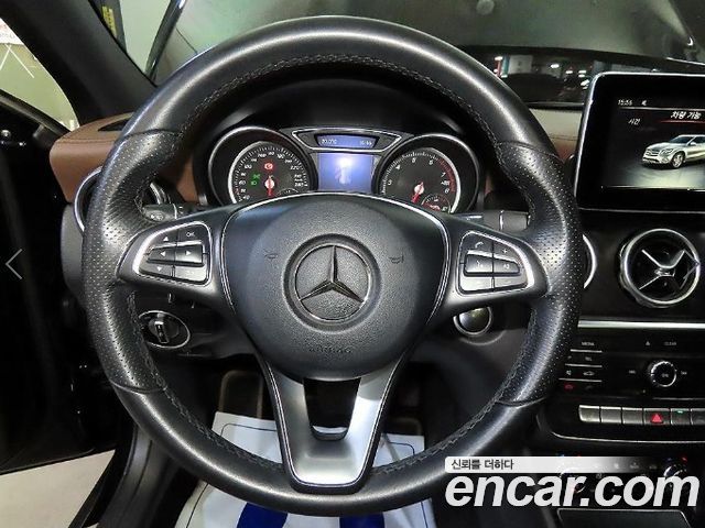 Mercedes-Benz GLA-Class 2018 — photo 8