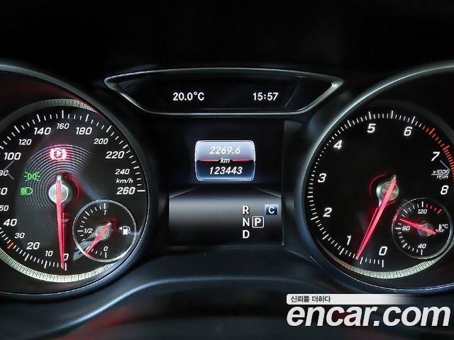Mercedes-Benz GLA-Class 2018 — photo 9