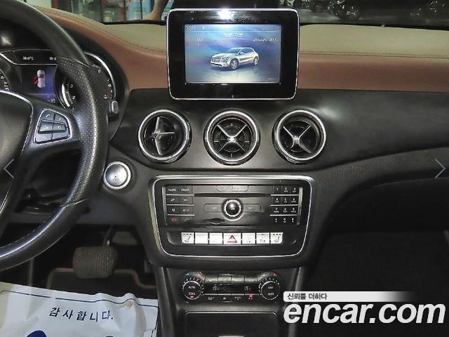 Mercedes-Benz GLA-Class 2018 — photo 11