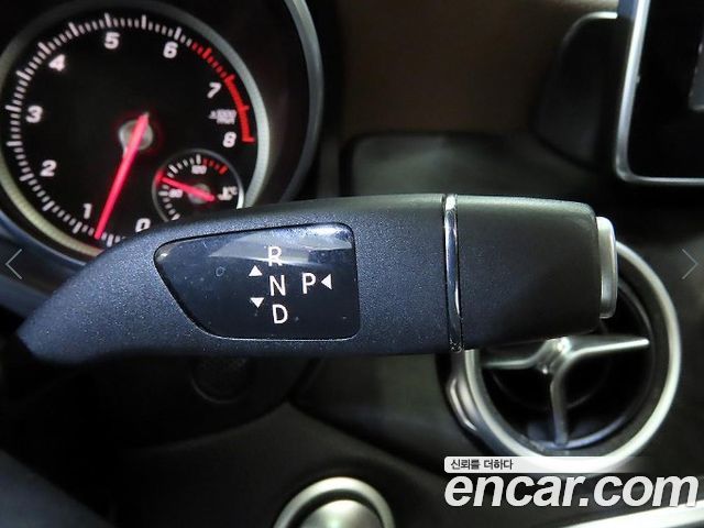 Mercedes-Benz GLA-Class 2018 — photo 12