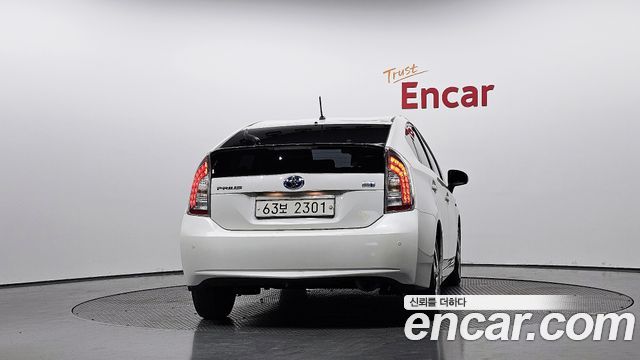 Toyota Prius 2015 — photo 4