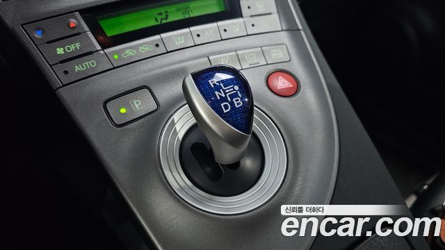 Toyota Prius 2015 — photo 12