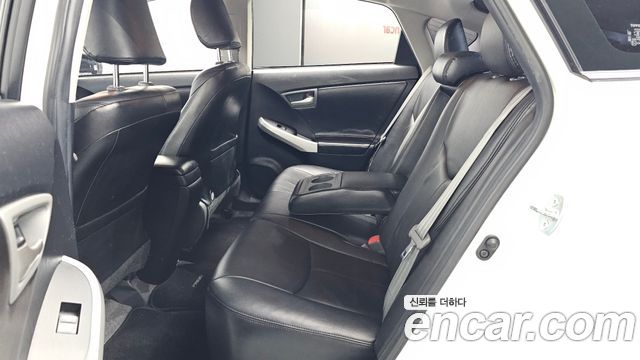 Toyota Prius 2015 — photo 17