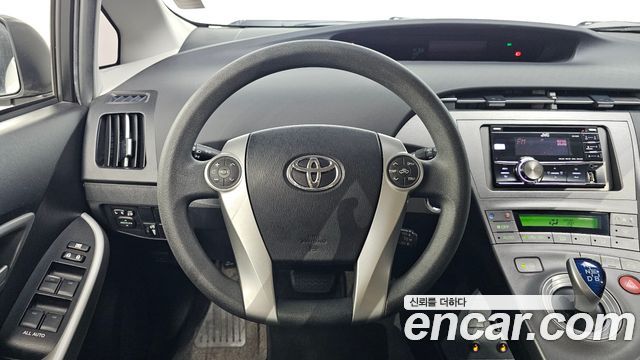 Toyota Prius 2015 — photo 18