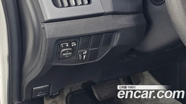 Toyota Prius 2015 — photo 22