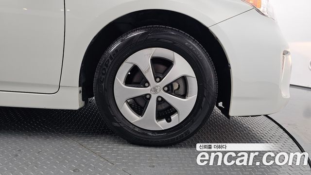 Toyota Prius 2015 — photo 7
