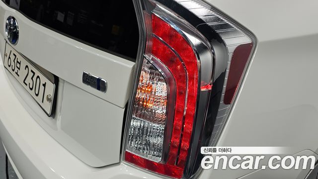 Toyota Prius 2015 — photo 9