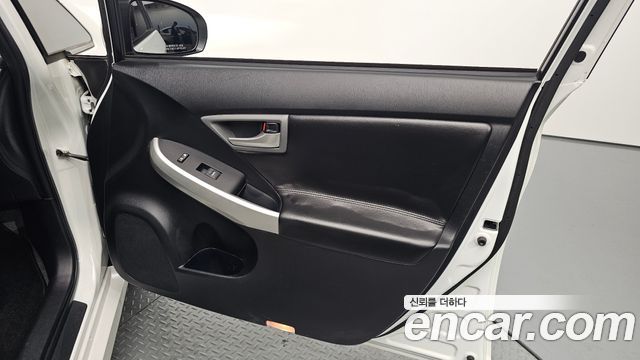 Toyota Prius 2015 — photo 14