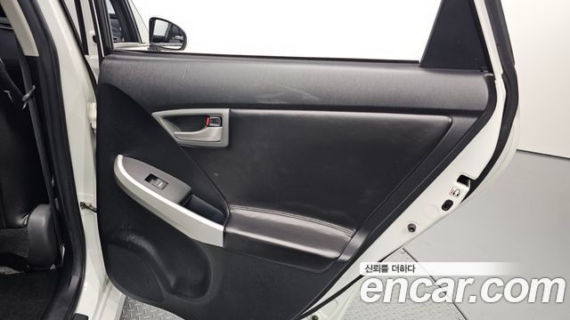 Toyota Prius 2015 — photo 15