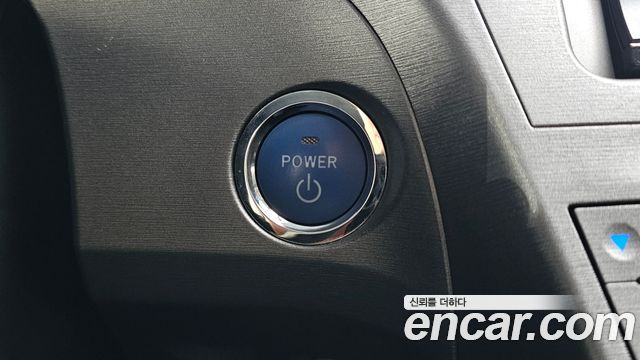 Toyota Prius 2015 — photo 28