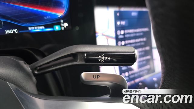 Mercedes-Benz EQE 2023 — photo 12