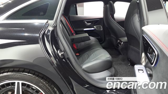 Mercedes-Benz EQE 2023 — photo 17