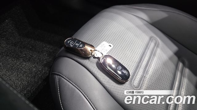 Mercedes-Benz EQE 2023 — photo 22