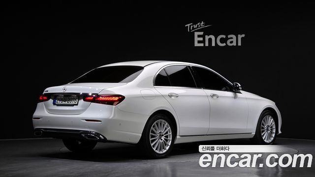 Mercedes-Benz E-Class 2022 — photo 2
