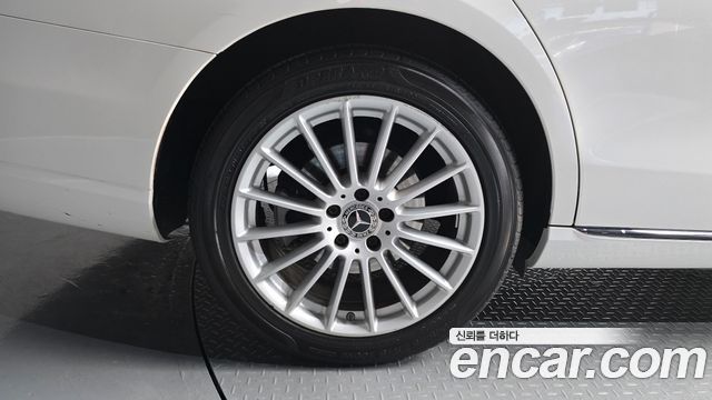 Mercedes-Benz E-Class 2022 — photo 5