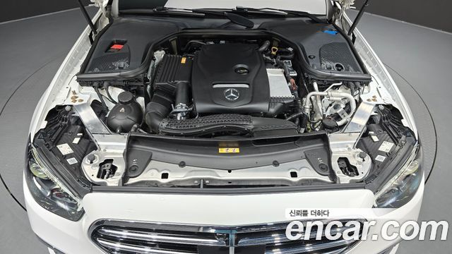 Mercedes-Benz E-Class 2022 — photo 6