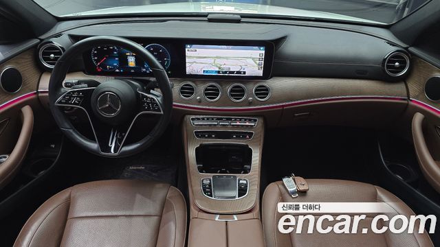 Mercedes-Benz E-Class 2022 — photo 10
