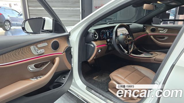 Mercedes-Benz E-Class 2022 — photo 13