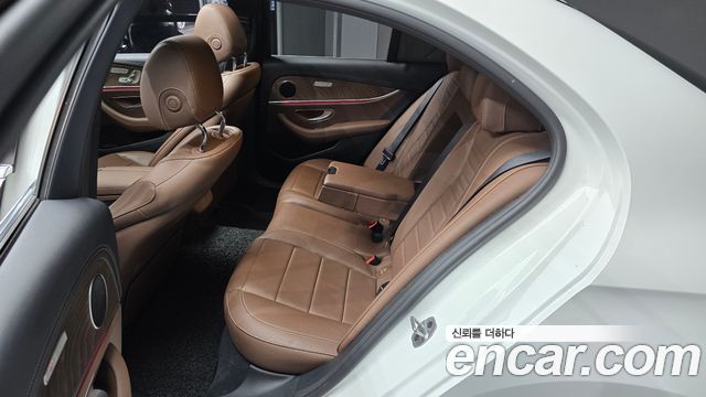 Mercedes-Benz E-Class 2022 — photo 18