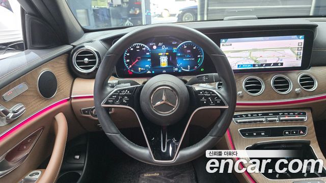 Mercedes-Benz E-Class 2022 — photo 19