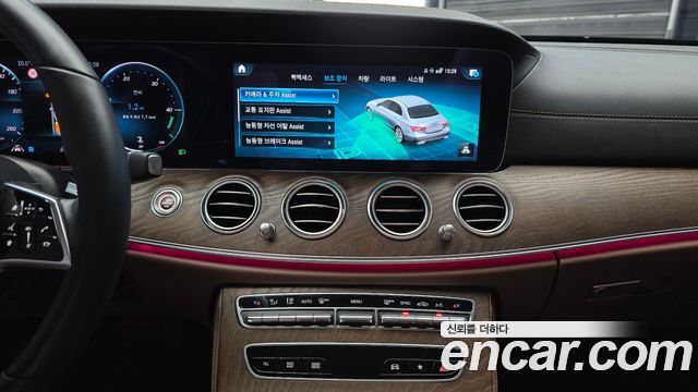 Mercedes-Benz E-Class 2022 — photo 20