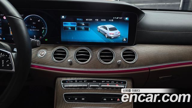 Mercedes-Benz E-Class 2022 — photo 22