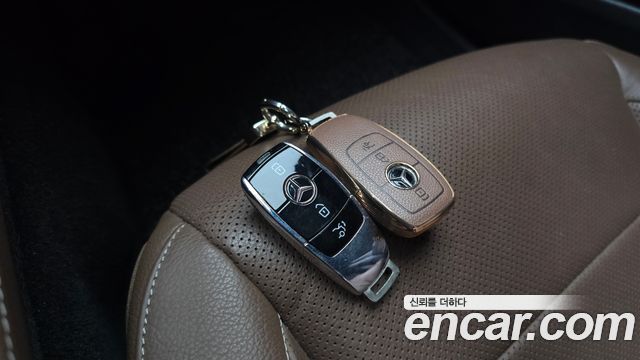 Mercedes-Benz E-Class 2022 — photo 25