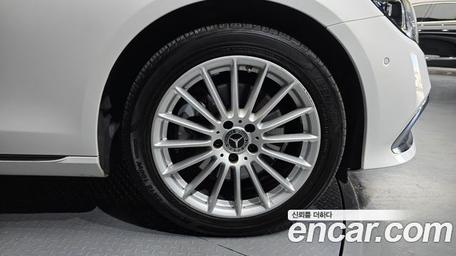 Mercedes-Benz E-Class 2022 — photo 7