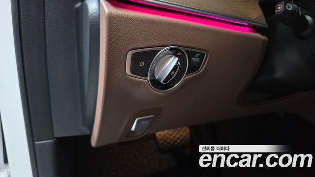 Mercedes-Benz E-Class 2022 — photo 30