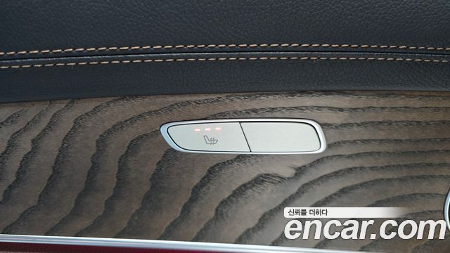 Mercedes-Benz E-Class 2022 — photo 31