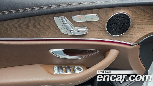 Mercedes-Benz E-Class 2022 — photo 32